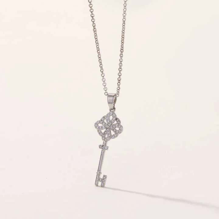 إكسسوارات عصرية -Fashionable accessories